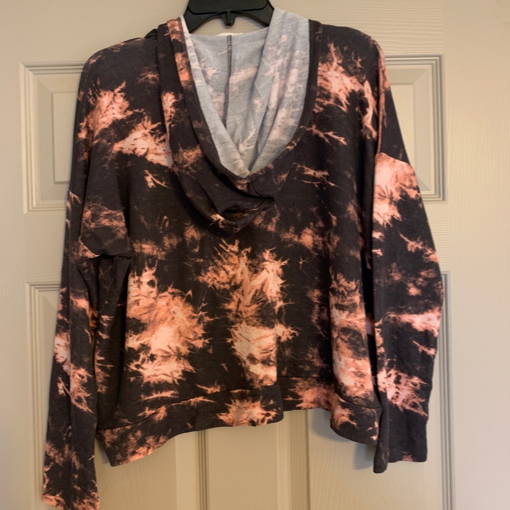 Crop Top hoodie by Ginger G. Size Large. Soft and stretchy - Picture 3 of 9